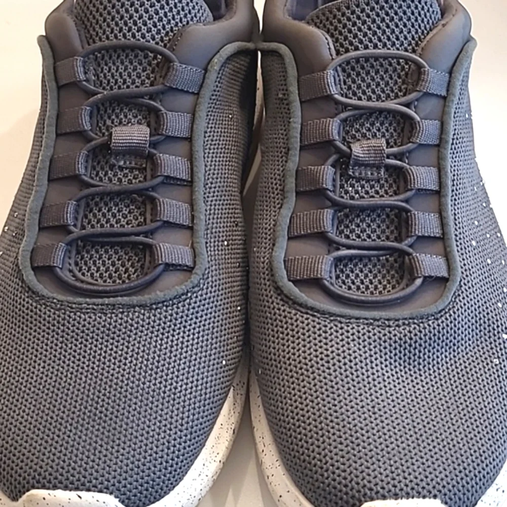 Clarks Nova Step Sneaker Pull On Moisture Wicking Bungee Laces Stretchy Low Top